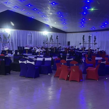 Murphy'S Mansion Resort Umuahia Buitenkant foto