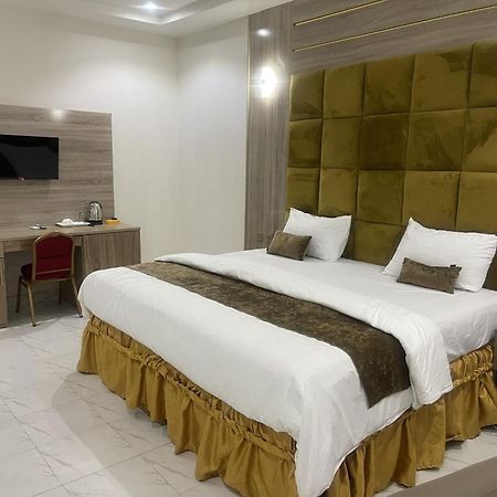 Murphy'S Mansion Resort Umuahia Buitenkant foto