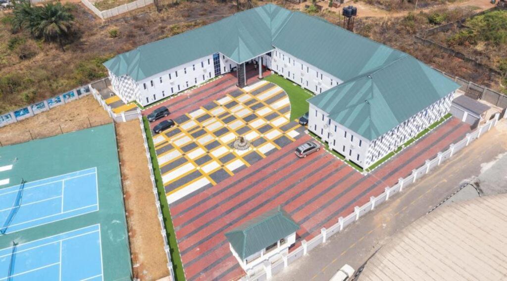 Murphy'S Mansion Resort Umuahia Buitenkant foto