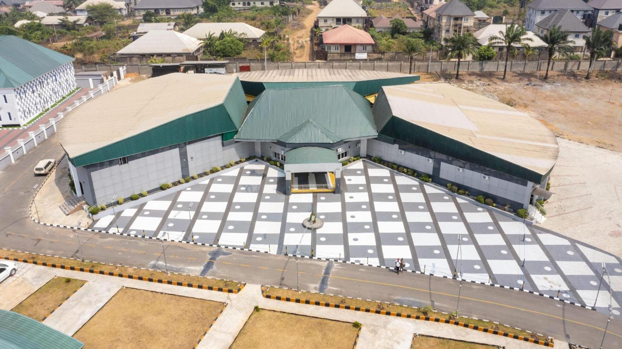 Murphy'S Mansion Resort Umuahia Buitenkant foto