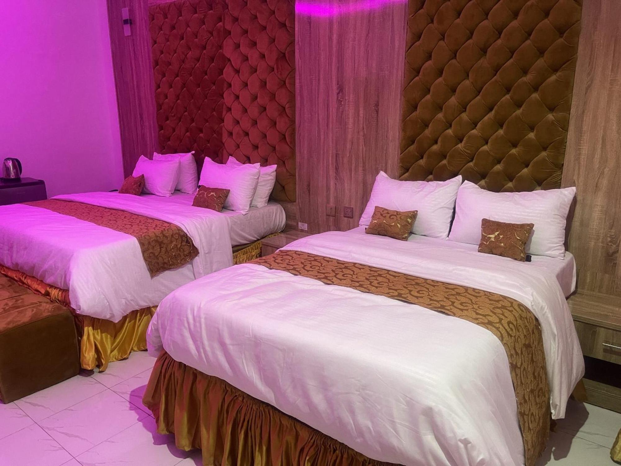 Murphy'S Mansion Resort Umuahia Buitenkant foto